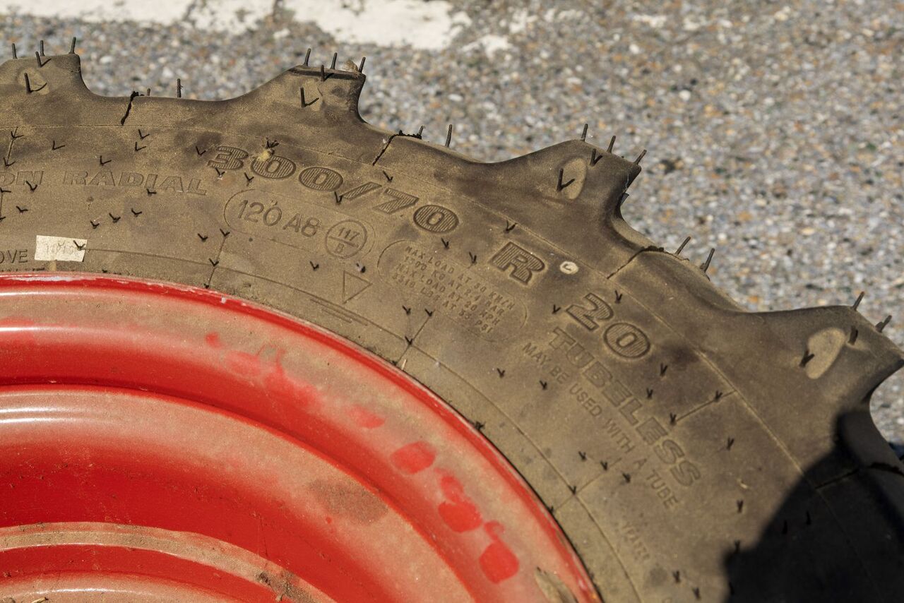Kleber 300/70 R20 - Шина для Тракторов: фото 2 Kleber 300/70 R20 - Шина для Тракторов: фото 2