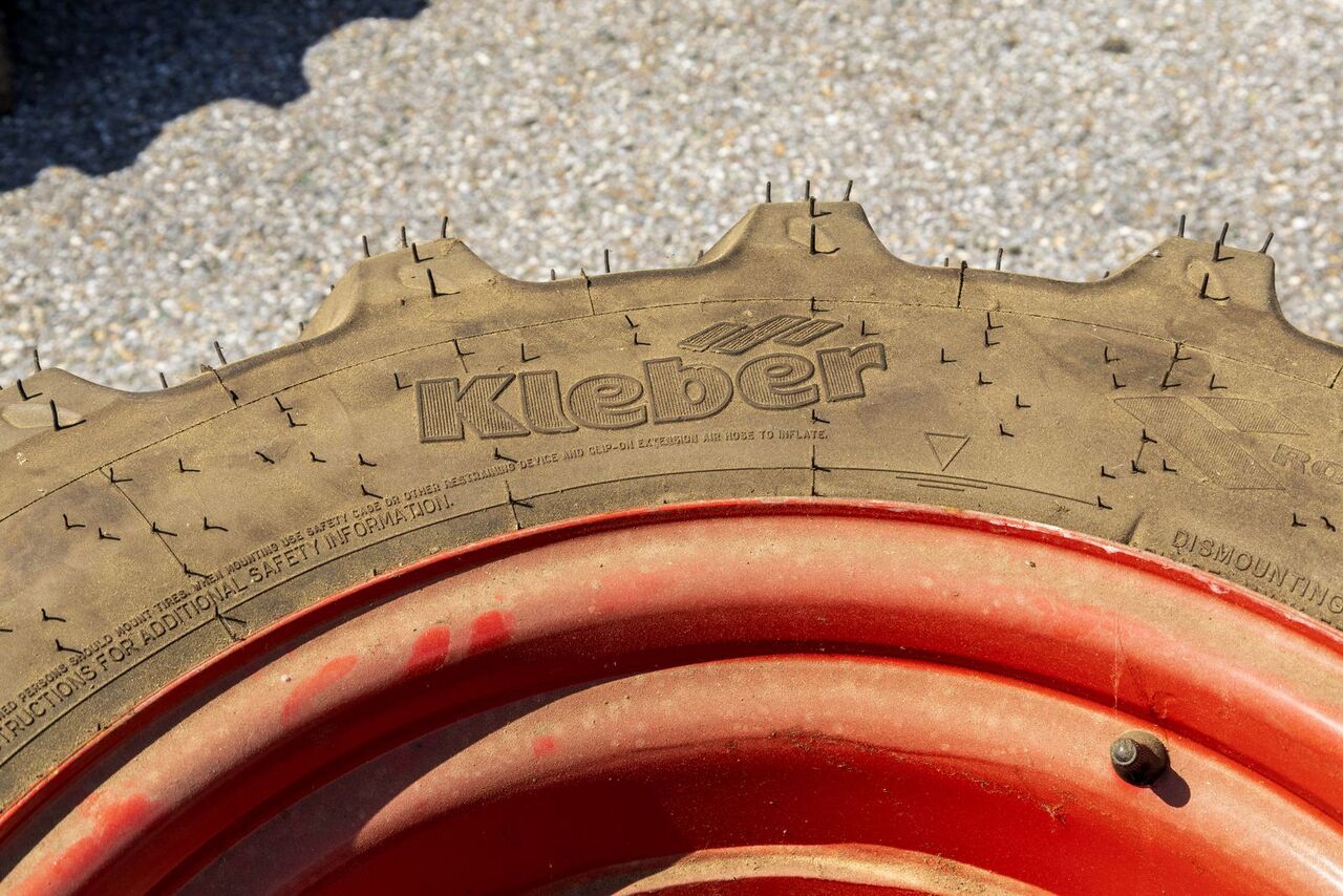 Kleber 300/70 R20 - Шина для Тракторов: фото 3 Kleber 300/70 R20 - Шина для Тракторов: фото 3