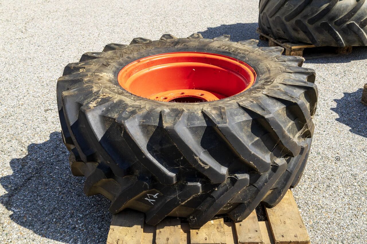 Pirelli 480/65 R24 TM800 - Шина для Тракторов: фото 1 Pirelli 480/65 R24 TM800 - Шина для Тракторов: фото 1