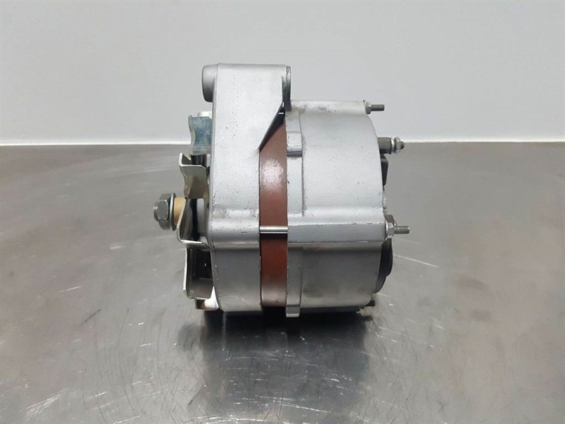 Deutz 913/1013-28V 55A-Alternator/Lichtmaschine/Dynamo - Двигатель для Строительной техники: фото 3 Deutz 913/1013-28V 55A-Alternator/Lichtmaschine/Dynamo - Двигатель для Строительной техники: фото 3