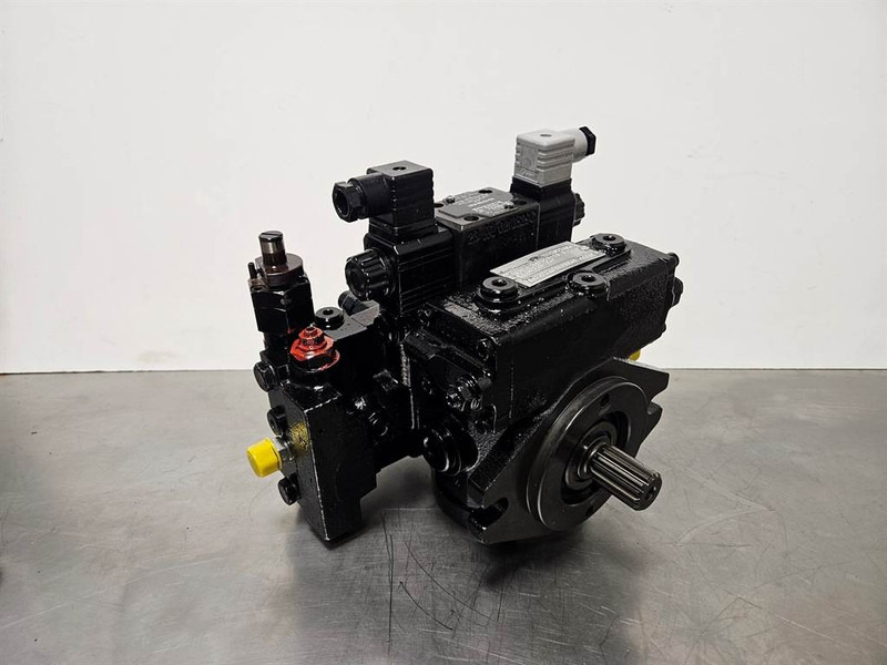 Giant 451T-Bondioli& Pavesi M4PV28-28-Drive pump/Rijpomp - Гидравлика для Строительной техники: фото 1 Giant 451T-Bondioli& Pavesi M4PV28-28-Drive pump/Rijpomp - Гидравлика для Строительной техники: фото 1