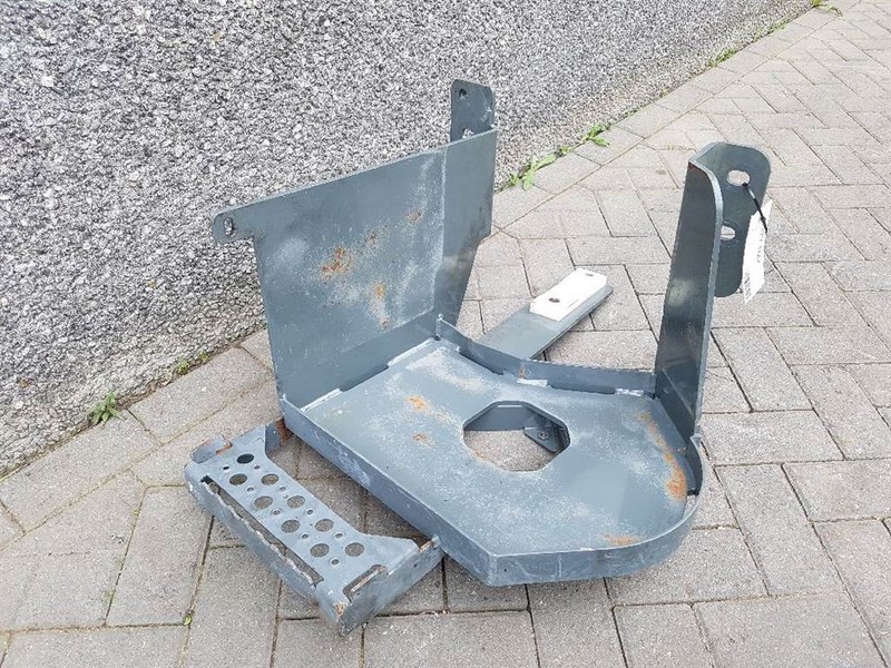 Liebherr L514 - 9069847 - Tankmounting/Tankhalterung - Рама/ Шасси: фото 2 Liebherr L514 - 9069847 - Tankmounting/Tankhalterung - Рама/ Шасси: фото 2