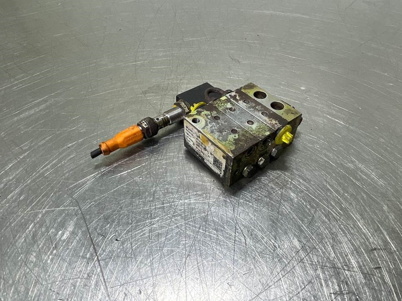 Liebherr L524-10444143 / 11341172-Lubricating system - Рама/ Шасси для Строительной техники: фото 1 Liebherr L524-10444143 / 11341172-Lubricating system - Рама/ Шасси для Строительной техники: фото 1