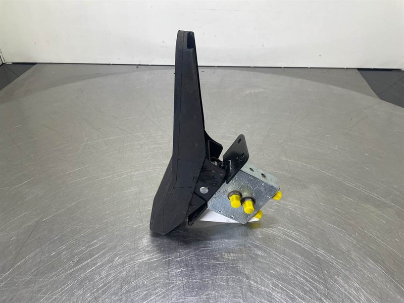 Mecalac 12MTX-5270642-Control pedal boom - Гидравлика для Строительной техники: фото 2 Mecalac 12MTX-5270642-Control pedal boom - Гидравлика для Строительной техники: фото 2