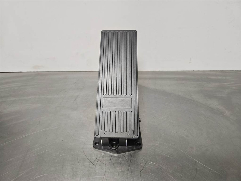Terex TL260-5350260006-Gas pedal/Fusspedal/Gaspedaal - Электрическая система для Строительной техники: фото 2 Terex TL260-5350260006-Gas pedal/Fusspedal/Gaspedaal - Электрическая система для Строительной техники: фото 2