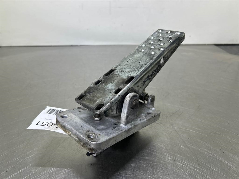 Terex TW150-6041506-Brake pedal/Bremspedal/Rempedaal - Кабина и интерьер для Строительной техники: фото 5 Terex TW150-6041506-Brake pedal/Bremspedal/Rempedaal - Кабина и интерьер для Строительной техники: фото 5