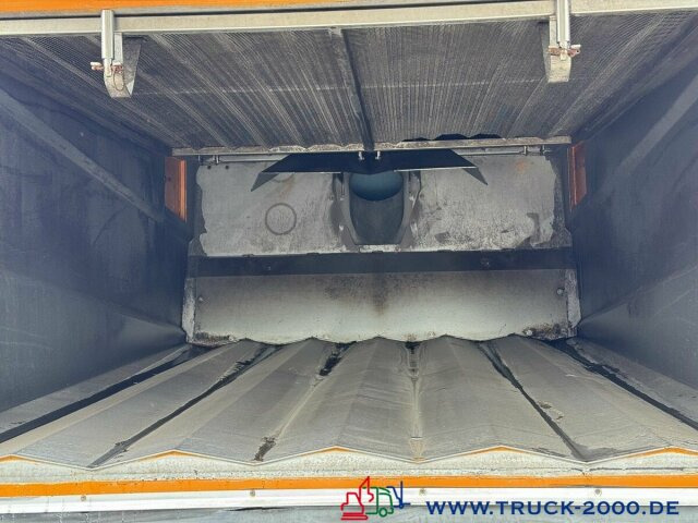 Bucher City Cat 5006 3 Besen 4 Radlenkung - Подметально-уборочная машина: фото 4 Bucher City Cat 5006 3 Besen 4 Radlenkung - Подметально-уборочная машина: фото 4