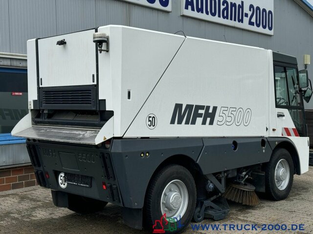 Schmidt MFH 5500 3 Besen + Hochdruckreiniger mit Lanze - Подметально-уборочная машина: фото 3 Schmidt MFH 5500 3 Besen + Hochdruckreiniger mit Lanze - Подметально-уборочная машина: фото 3