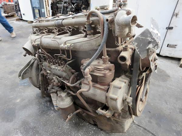 DAF 825 (DH825) - Двигатель: фото 2 DAF 825 (DH825) - Двигатель: фото 2
