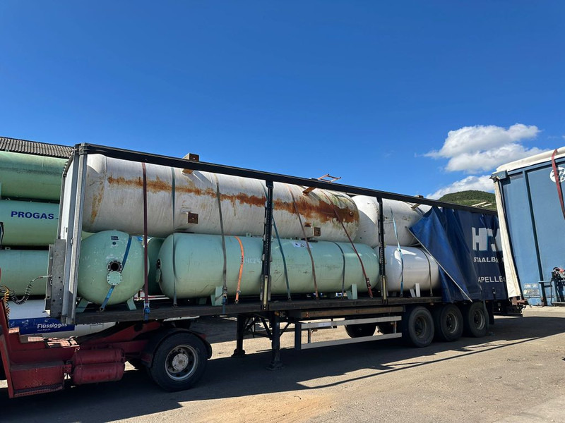 FULL TRAILER LOADED WITH LPG TANKS - Тентованный полуприцеп: фото 2 FULL TRAILER LOADED WITH LPG TANKS - Тентованный полуприцеп: фото 2