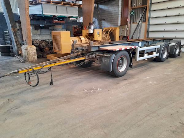 Floor FLA-3-101 - Полуприцеп-контейнеровоз/ Сменный кузов: фото 1 Floor FLA-3-101 - Полуприцеп-контейнеровоз/ Сменный кузов: фото 1