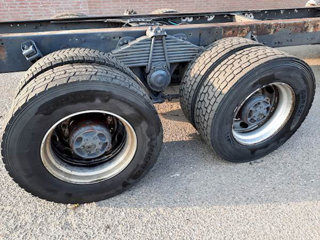 Volvo F 12 6*4 STEEL SUSPENSION - Грузовик-шасси: фото 2 Volvo F 12 6*4 STEEL SUSPENSION - Грузовик-шасси: фото 2