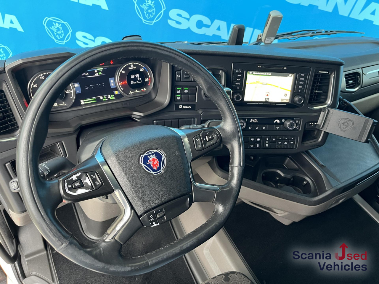 SCANIA R 450 A4x2NA LED NAVI SMART 2 - Тягач: фото 4 SCANIA R 450 A4x2NA LED NAVI SMART 2 - Тягач: фото 4