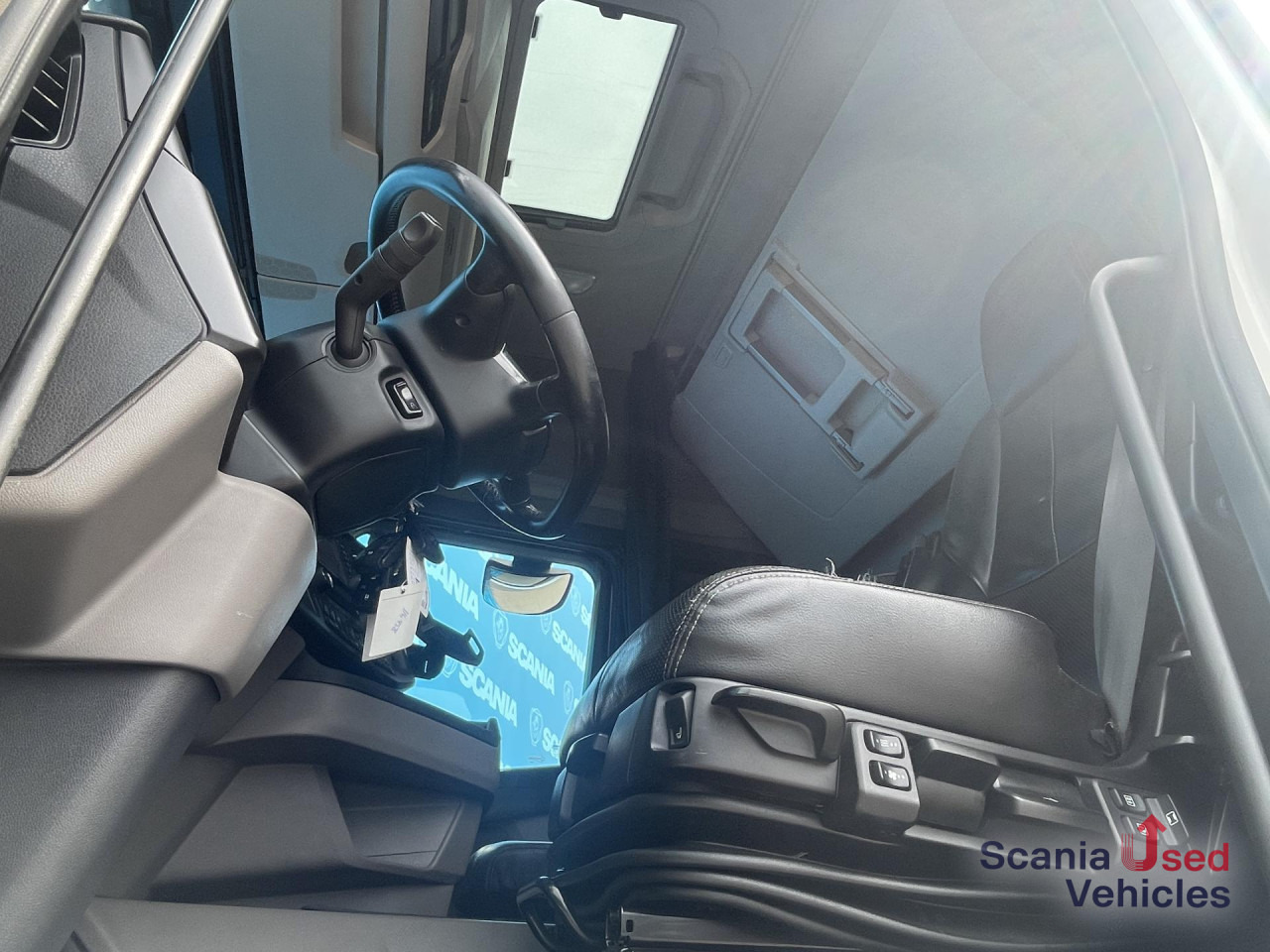 SCANIA R 450 A4x2NB DIFF-L RETARDER FULL AIR 8T LEATHER - Тягач: фото 3 SCANIA R 450 A4x2NB DIFF-L RETARDER FULL AIR 8T LEATHER - Тягач: фото 3