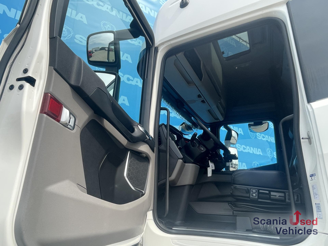 SCANIA R 450 A4x2NB DIFF-L RETARDER FULL AIR 8T LEATHER - Тягач: фото 2 SCANIA R 450 A4x2NB DIFF-L RETARDER FULL AIR 8T LEATHER - Тягач: фото 2