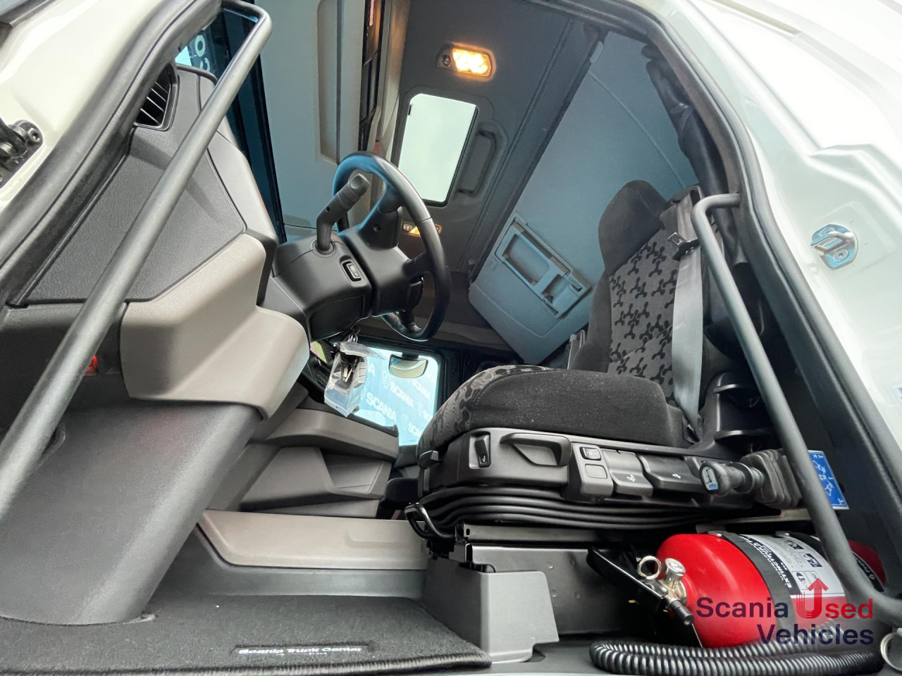 SCANIA R 450 A4x2NB RETARDER DIFF-L FULL AIR HYDRO 8T - Тягач: фото 5 SCANIA R 450 A4x2NB RETARDER DIFF-L FULL AIR HYDRO 8T - Тягач: фото 5