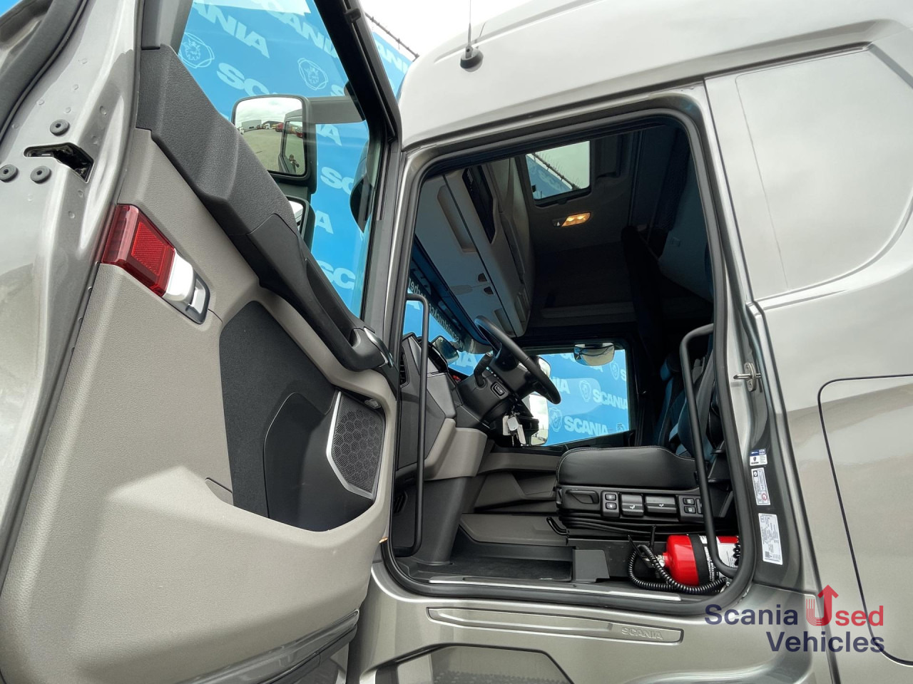 SCANIA R 460 A4x2EB MEGA RETARDER DIFF-L 48DKM SMART2 - Тягач: фото 2 SCANIA R 460 A4x2EB MEGA RETARDER DIFF-L 48DKM SMART2 - Тягач: фото 2