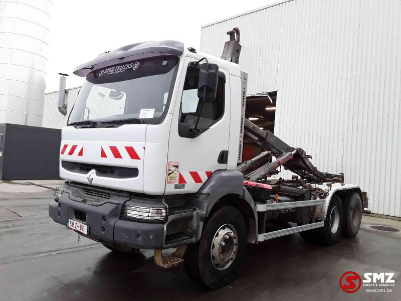 Renault Kerax 370 6x4 - Грузовик-контейнеровоз/ Сменный кузов: фото 3 Renault Kerax 370 6x4 - Грузовик-контейнеровоз/ Сменный кузов: фото 3