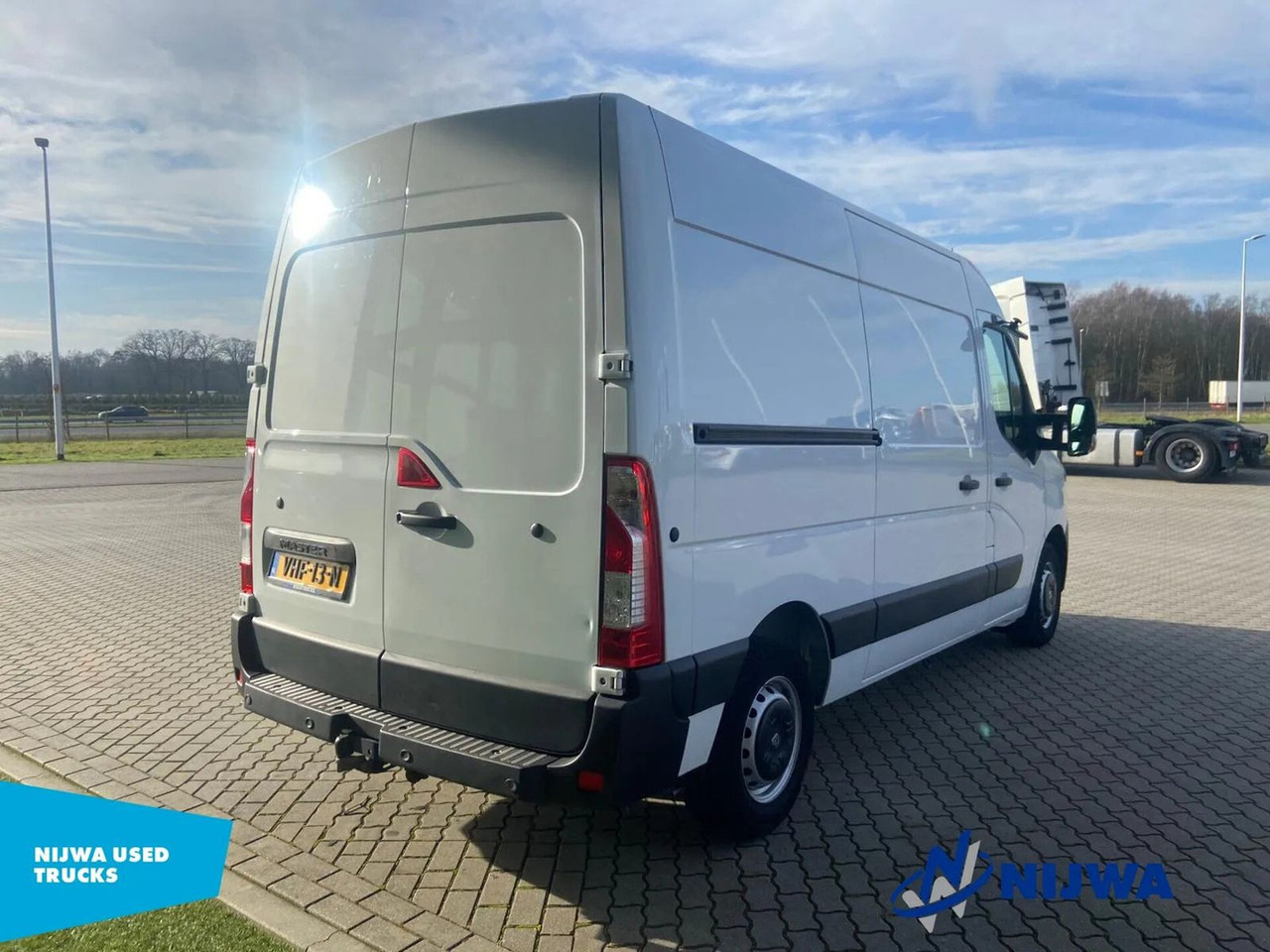 Renault Master T35 150 L2H2 Trekhaak + Navigatie Kasten - Цельнометаллический фургон: фото 3 Renault Master T35 150 L2H2 Trekhaak + Navigatie Kasten - Цельнометаллический фургон: фото 3