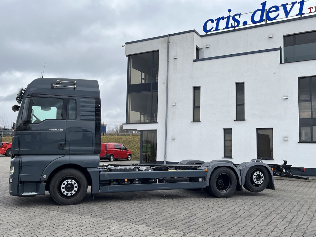 Грузовик MAN TGX 26.500 6x2  Fahrgestell   Lenk-Liftachse  AHK: фото 8