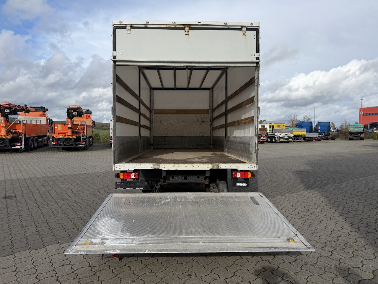 Iveco 75 E 180 4x2 LBW - Тентованный фургон: фото 2 Iveco 75 E 180 4x2 LBW - Тентованный фургон: фото 2