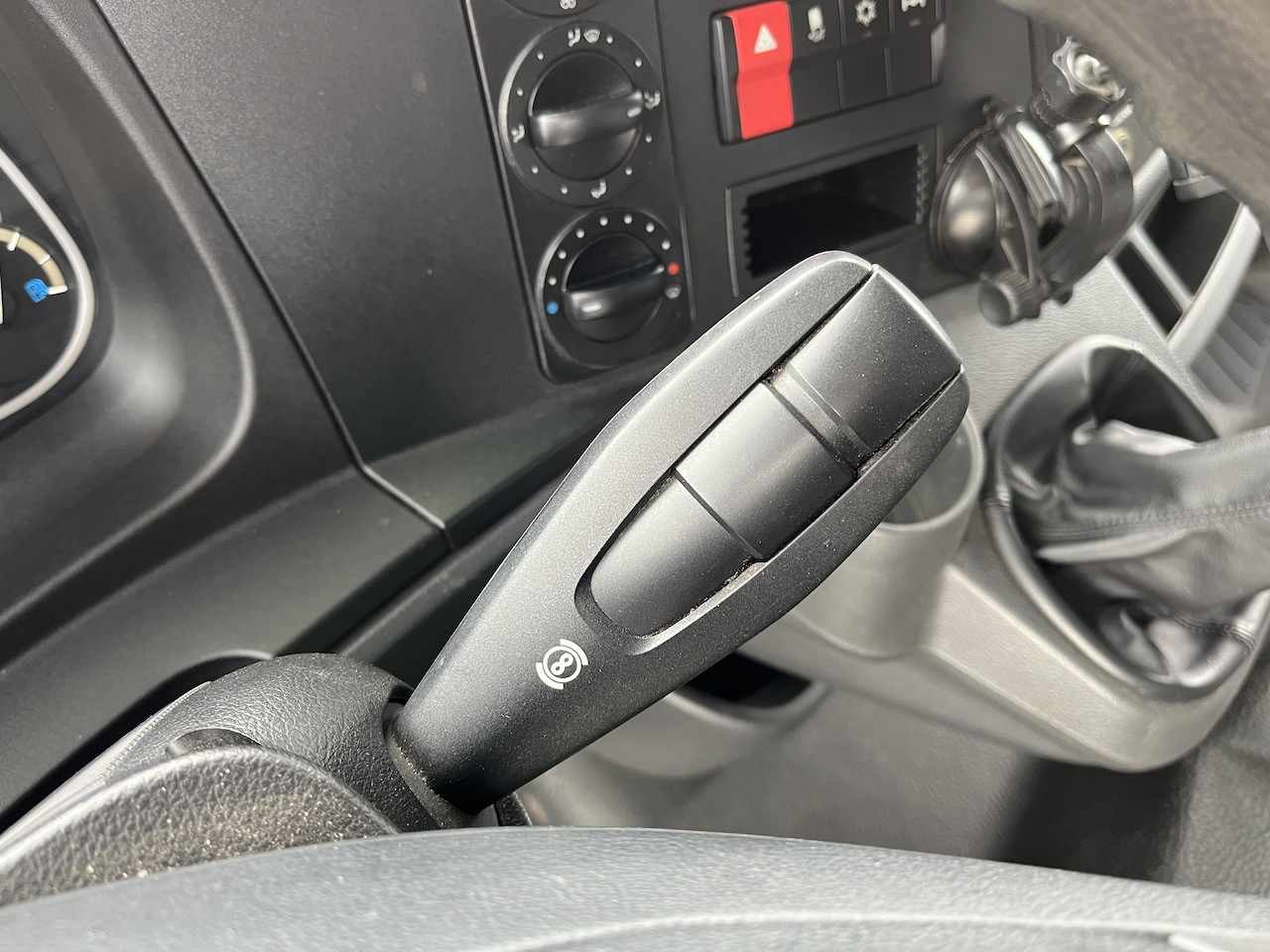 Mercedes-Benz Atego 823 4x2 AHK Hebezug Seilzug Brennholz - Малотоннажный бортовой грузовик: фото 2 Mercedes-Benz Atego 823 4x2 AHK Hebezug Seilzug Brennholz - Малотоннажный бортовой грузовик: фото 2