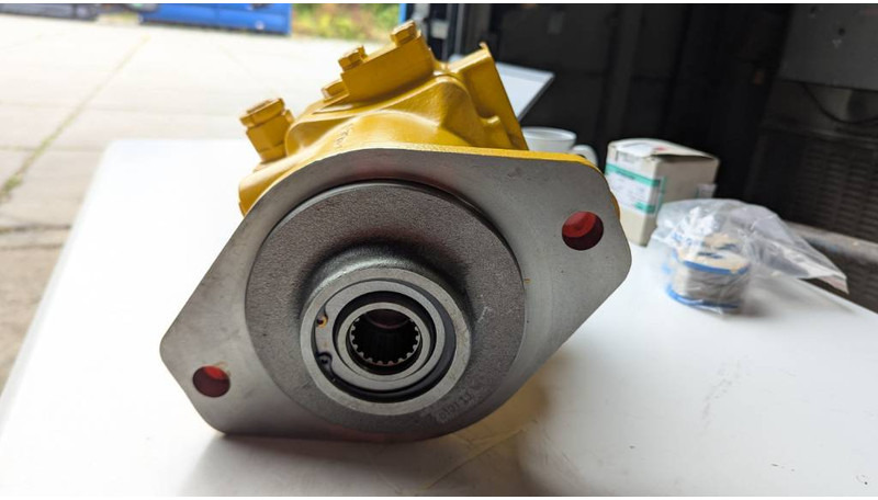 Новый Бульдозер Komatsu D65PX-15 - HYDRAULIC MOTOR ASSY - 708-7L-00040: фото 8 Новый Бульдозер Komatsu D65PX-15 - HYDRAULIC MOTOR ASSY - 708-7L-00040: фото 8