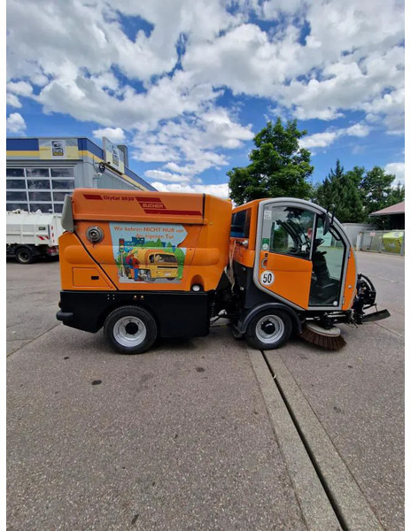 Bucher Kehrmaschine BUCHER-GUYER Kehrmaschine EG 4.500 kg Diesel Topzustand - Промышленная подметальная машина: фото 2 Bucher Kehrmaschine BUCHER-GUYER Kehrmaschine EG 4.500 kg Diesel Topzustand - Промышленная подметальная машина: фото 2