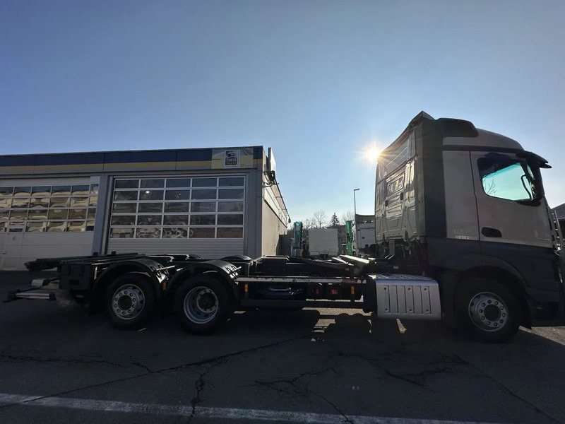 Грузовик-контейнеровоз/ Сменный кузов Mercedes-Benz Actros 2542 LL BDF Standard 6x2 LBW: фото 9
