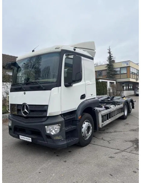 Mercedes-Benz Actros 2543 BL 6x2 Abroller - Крюковой мультилифт: фото 1 Mercedes-Benz Actros 2543 BL 6x2 Abroller - Крюковой мультилифт: фото 1