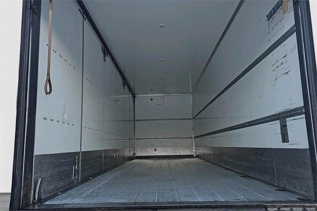 Грузовик с закрытым кузовом Mercedes-Benz ACTROS 5 1832 LNR 4x2 8,5n Fokor Ksa-umpikori: фото 10