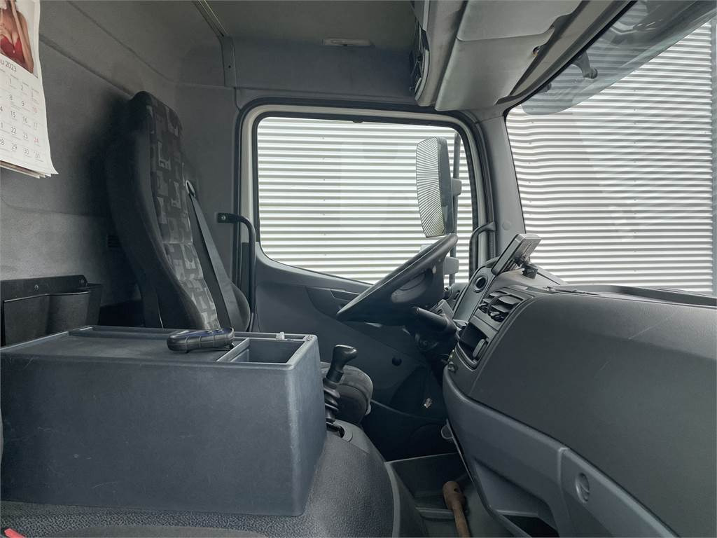 Mercedes-Benz ATEGO 1524L/42 - Грузовик с закрытым кузовом: фото 4 Mercedes-Benz ATEGO 1524L/42 - Грузовик с закрытым кузовом: фото 4