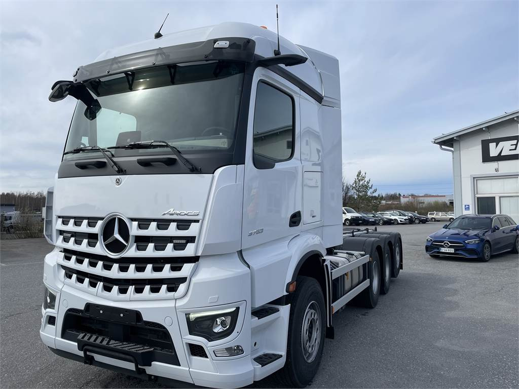 Mercedes-Benz Arocs 5 - Крюковой мультилифт: фото 1 Mercedes-Benz Arocs 5 - Крюковой мультилифт: фото 1
