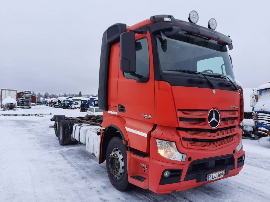 Mercedes-Benz Actros 2545 - Грузовик-шасси: фото 2 Mercedes-Benz Actros 2545 - Грузовик-шасси: фото 2