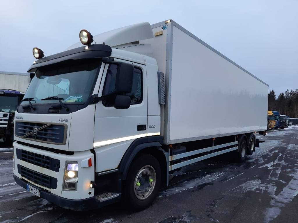 Volvo FM 9 300 - Грузовик с закрытым кузовом: фото 1 Volvo FM 9 300 - Грузовик с закрытым кузовом: фото 1