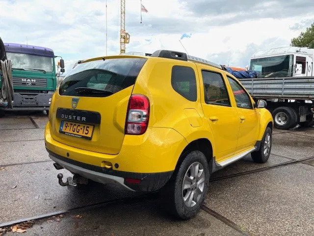 Dacia Duster 1.5DCI 4x4 MINI MPV (6 GEARS MANUAL GEARBOX / AIRCONDITIONING / CRUISE CONTROL / ETC.) - Легковой автомобиль: фото 3 Dacia Duster 1.5DCI 4x4 MINI MPV (6 GEARS MANUAL GEARBOX / AIRCONDITIONING / CRUISE CONTROL / ETC.) - Легковой автомобиль: фото 3