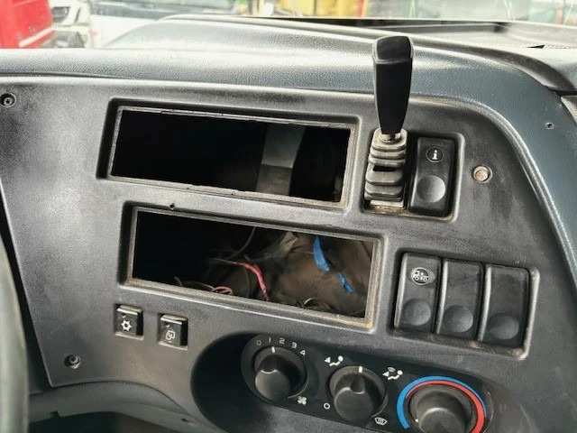 Тягач DAF 95.430 XF SPACECAB (EURO 2 / ZF16 MANUAL GEARBOX / ZF-INTARDER / AIRCONDITIONING): фото 8