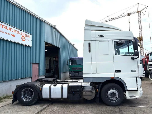 DAF XF 105.460 SPACECAB (4 IDENTICAL UNITS AVAILBLE) (ZF16 MANUAL GEARBOX / MX-BRAKE / 870+430 LITER TANK / FRIDGE / AIRCONDITIONING - Тягач: фото 4 DAF XF 105.460 SPACECAB (4 IDENTICAL UNITS AVAILBLE) (ZF16 MANUAL GEARBOX / MX-BRAKE / 870+430 LITER TANK / FRIDGE / AIRCONDITIONING - Тягач: фото 4
