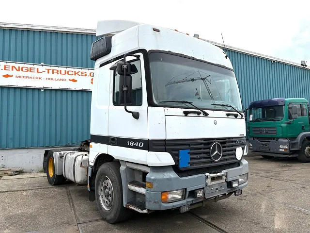 Mercedes-Benz Actros 1840 LS (MP1) (EPS WITH CLUTCH (3 PEDALS) / RETARDER / ROOF SPOILER / ETC.) - Тягач: фото 2 Mercedes-Benz Actros 1840 LS (MP1) (EPS WITH CLUTCH (3 PEDALS) / RETARDER / ROOF SPOILER / ETC.) - Тягач: фото 2
