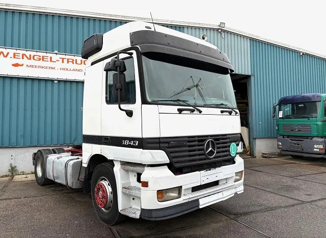 Mercedes-Benz Actros 1843 LS (MP1) (EPS WITH CLUTCH (3 PEDALS) / AIRCONDITIONING / SUNVISOR / ETC.) - Тягач: фото 2 Mercedes-Benz Actros 1843 LS (MP1) (EPS WITH CLUTCH (3 PEDALS) / AIRCONDITIONING / SUNVISOR / ETC.) - Тягач: фото 2