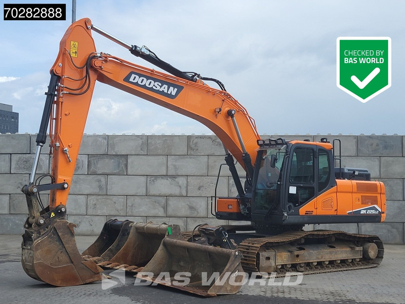Doosan DX225 LC-7 4 BUCKETS - Гусеничный экскаватор: фото 1 Doosan DX225 LC-7 4 BUCKETS - Гусеничный экскаватор: фото 1