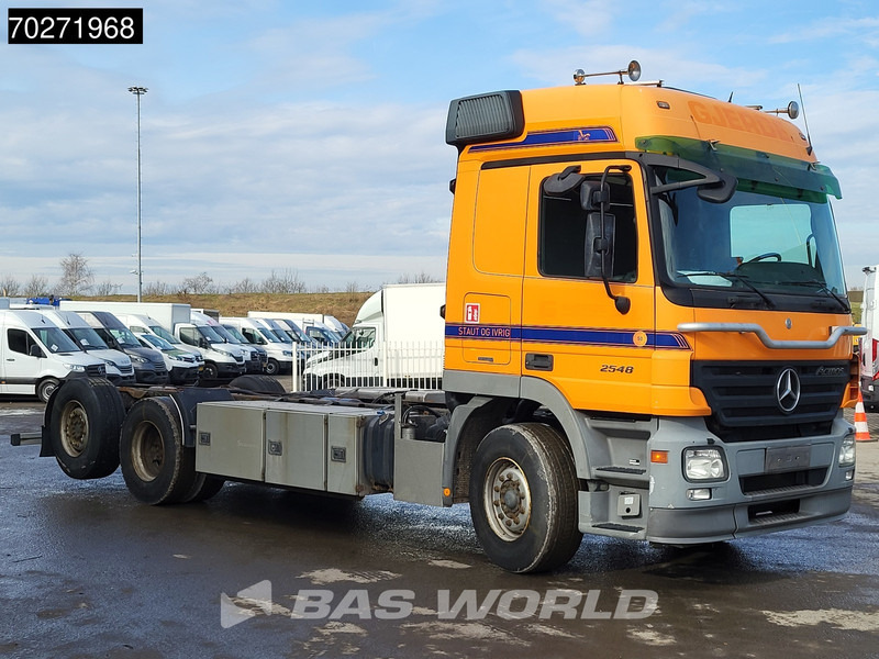 Mercedes-Benz Actros 2548 6X2 ADR chassis Liftaxle Telligent Halb Automatic Euro 4 - Грузовик-шасси: фото 3 Mercedes-Benz Actros 2548 6X2 ADR chassis Liftaxle Telligent Halb Automatic Euro 4 - Грузовик-шасси: фото 3