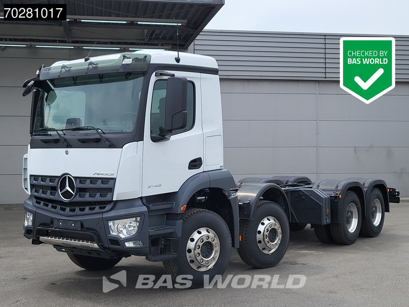 Mercedes-Benz Arocs 3743 8X4 NEW chassis Big-Axle Alcoa's Euro 6 - Грузовик-шасси: фото 1 Mercedes-Benz Arocs 3743 8X4 NEW chassis Big-Axle Alcoa's Euro 6 - Грузовик-шасси: фото 1