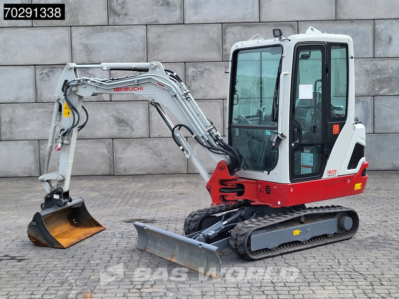 Takeuchi TB225 HAMMER + 3 BUCKETS - Мини-экскаватор: фото 3 Takeuchi TB225 HAMMER + 3 BUCKETS - Мини-экскаватор: фото 3