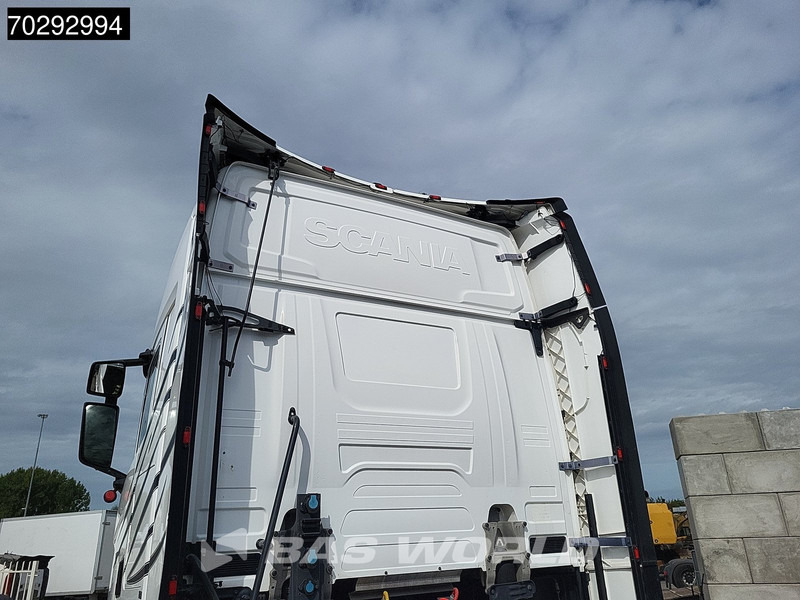 Scania S520 S 4X2 Retarder Full-Air 2x Tanks Leder Standklima Navi ACC LED Euro 6 - Тягач: фото 5 Scania S520 S 4X2 Retarder Full-Air 2x Tanks Leder Standklima Navi ACC LED Euro 6 - Тягач: фото 5