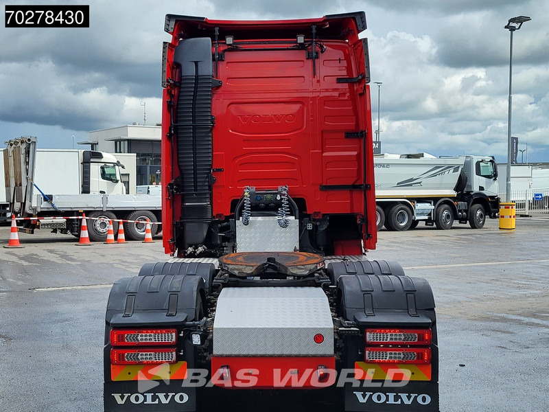 Volvo FH16 750 FH16 6X2 Special-Interior Full-Air Work-Remote Dynamic Steering Alcoa ACC Xenon - Тягач: фото 3 Volvo FH16 750 FH16 6X2 Special-Interior Full-Air Work-Remote Dynamic Steering Alcoa ACC Xenon - Тягач: фото 3