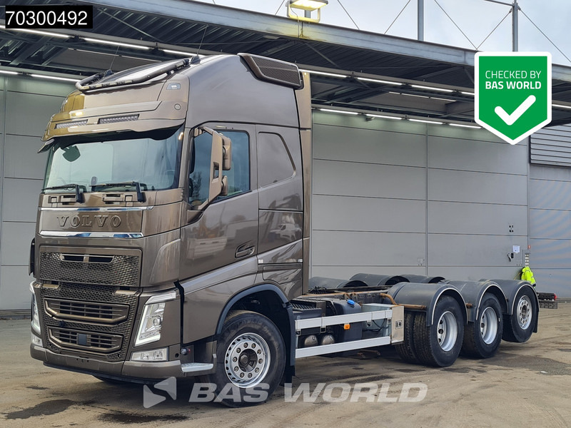 Volvo FH 540 FH 8X4 Chassis Lift+Steering Axle Automatic VEB+ Euro 6 - Грузовик-шасси: фото 1 Volvo FH 540 FH 8X4 Chassis Lift+Steering Axle Automatic VEB+ Euro 6 - Грузовик-шасси: фото 1