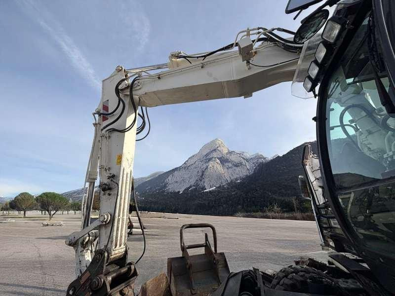 Hitachi ZX190W-5B - Колёсный экскаватор: фото 3 Hitachi ZX190W-5B - Колёсный экскаватор: фото 3