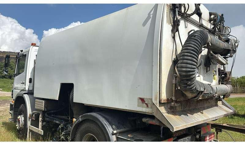 Mercedes AXOR 1829 - Подметально-уборочная машина: фото 4 Mercedes AXOR 1829 - Подметально-уборочная машина: фото 4