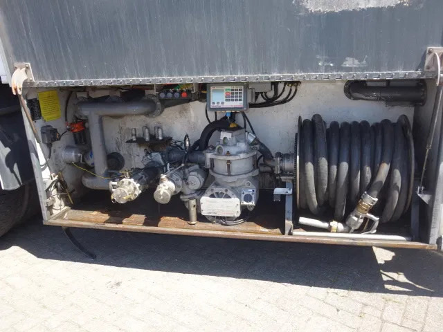 Mercedes-Benz ATEGO 2533 6X2 ,18000 LITER TANK - Грузовик-цистерна: фото 4 Mercedes-Benz ATEGO 2533 6X2 ,18000 LITER TANK - Грузовик-цистерна: фото 4